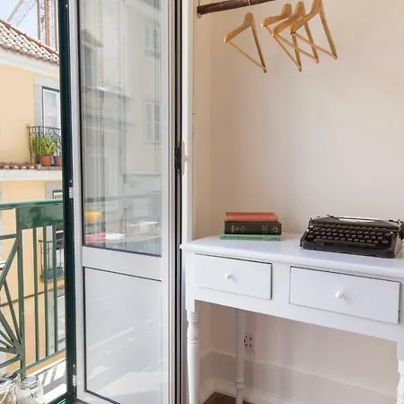 Apartment La La